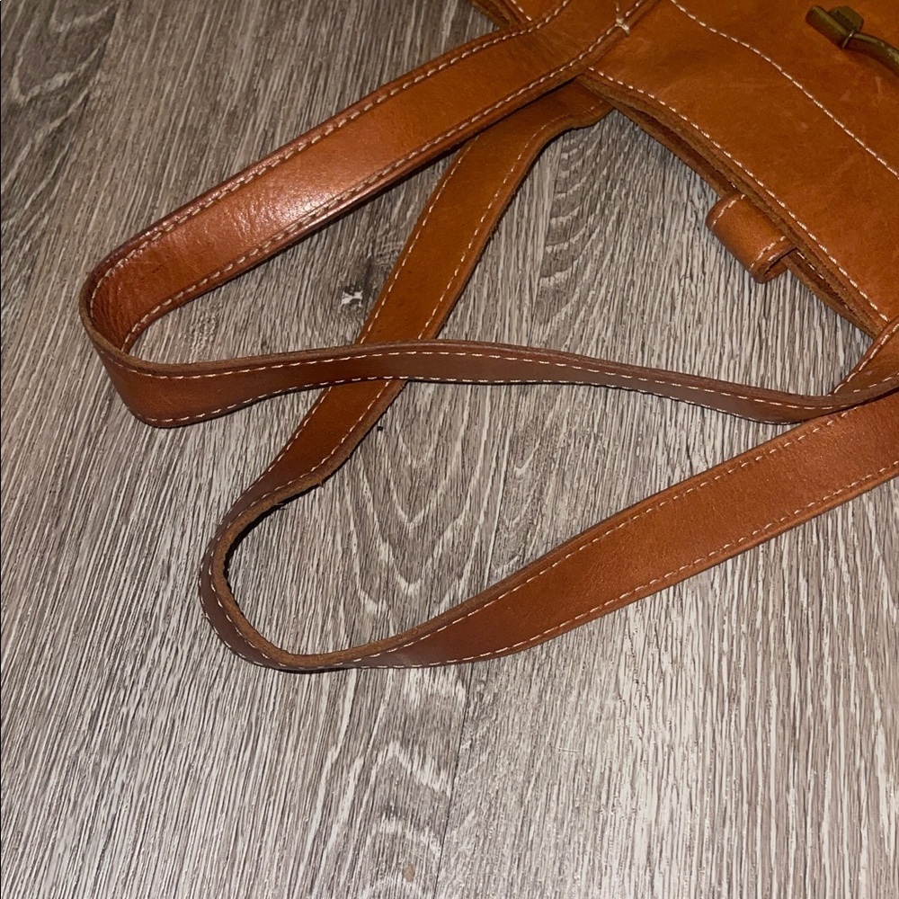 Fossil Tan Leather Tote with brass key Accent shoulder handbag medium size - Picture 11 of 12